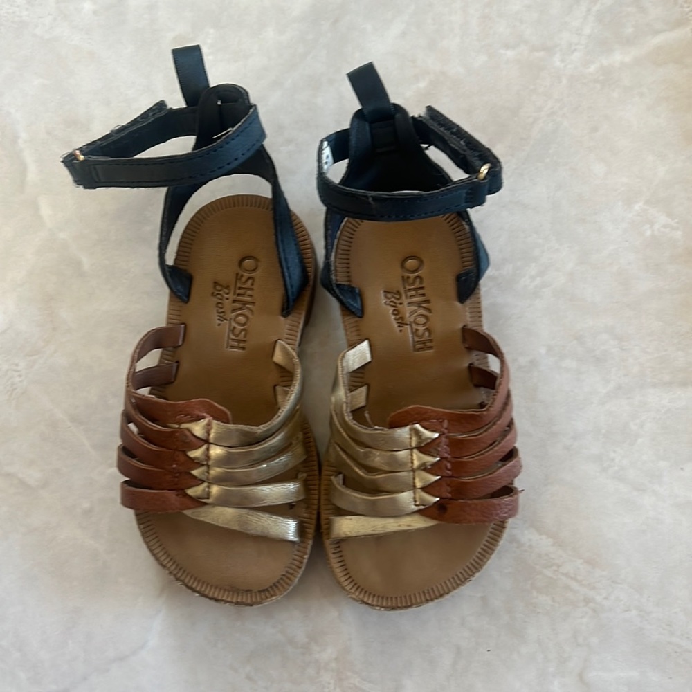 OshKosh B’gosh Sandals toddler baby size 6 shoes great condition navy gold tan